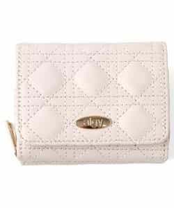 キルティング三つ折り財布