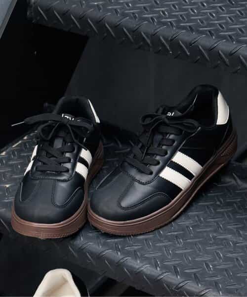 ラインスニーカー