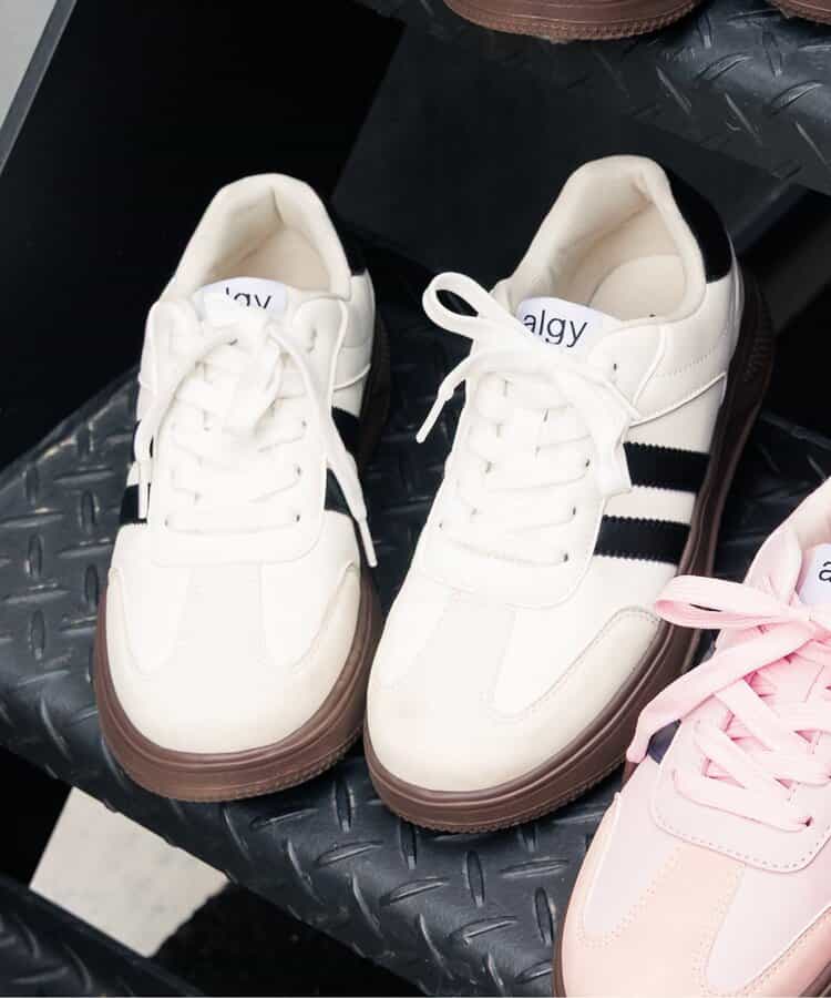 ラインスニーカー