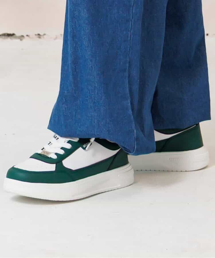 軽量コートスニーカー