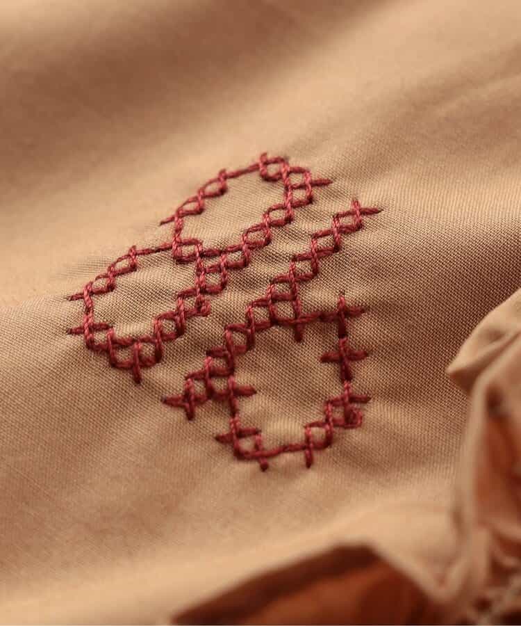 Bロゴ刺繍ブラウス_912070