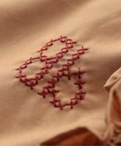 Bロゴ刺繍ブラウス_912070