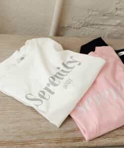 【puchily プチプラライン】パールロゴTシャツ