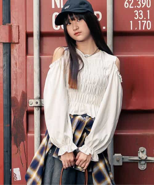 ★SALE★シャーリング肩あきトップス