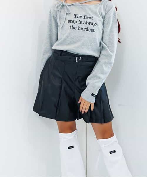 フェイクレザープリーツショーパン