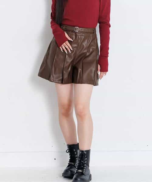 フェイクレザープリーツショーパン