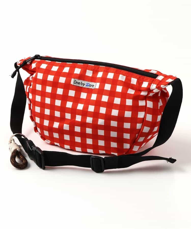 one by more ハーフムーンショルダーバック