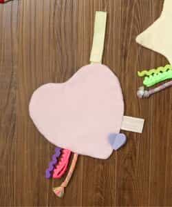 カシャカシャ布おもちゃ