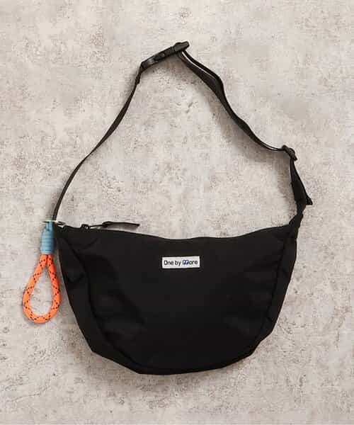 ★SALE★one by more ハーフムーンショルダーバック