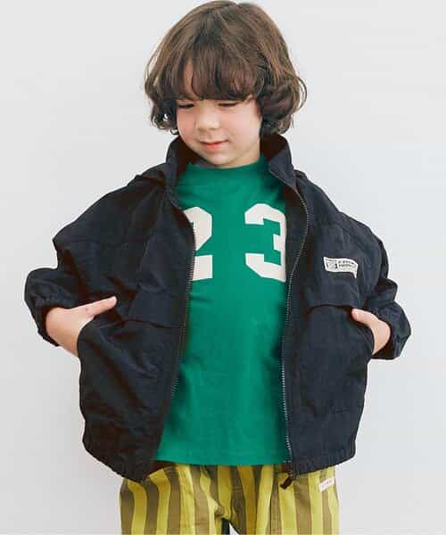 フードがしまえるマウンテンジャケット