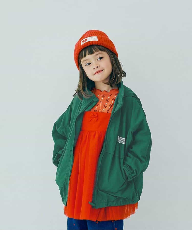 フードがしまえるマウンテンジャケット