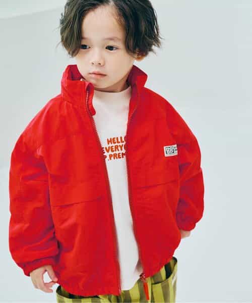 フードがしまえるマウンテンジャケット