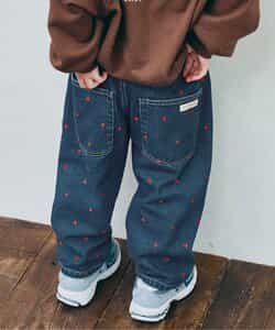 ハート刺繍のワイドストレートジーンズ
