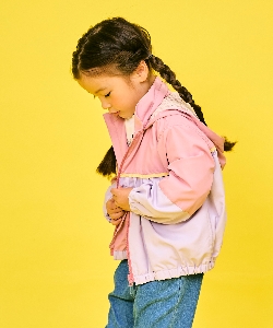 フード収納可能ウィンドブレーカー