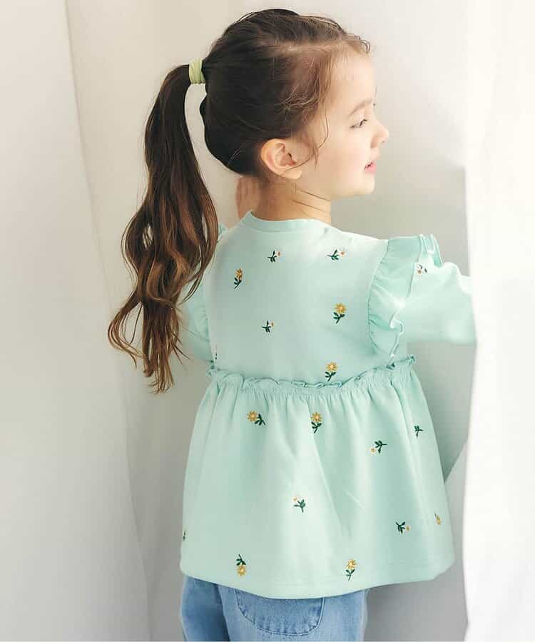 総柄刺繍ペプラムフリルトップス