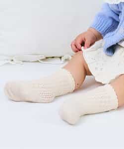 透かし編みベビーハイソックス